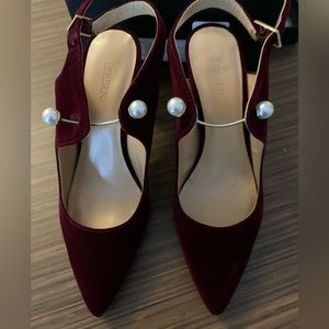 Size 8 burgundy Velvet heels with gold and pearl features. Very unique